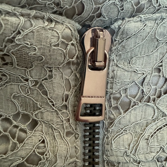 Burberry lace skirt - Picture 3 of 6